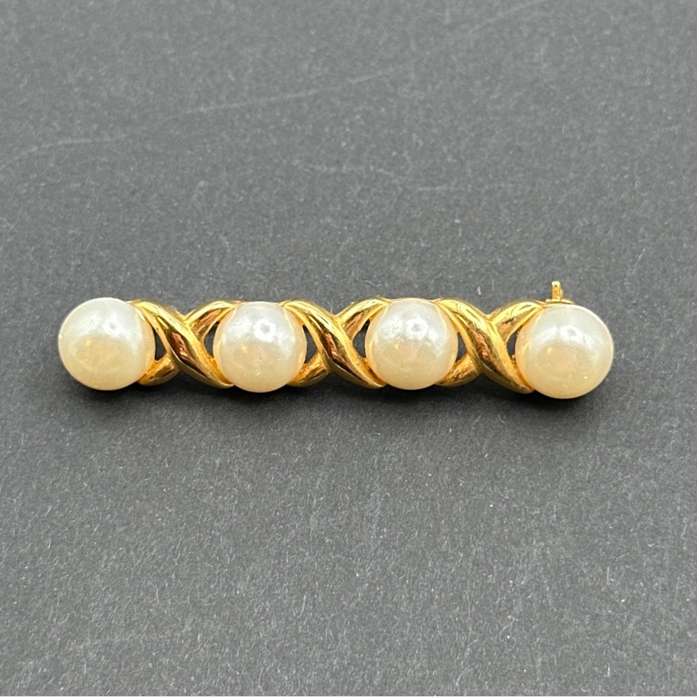 Vintage AAI pearl brooch